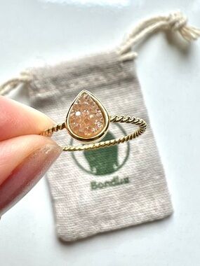 NWT Dainty Peach Aura Druzy Teardrop Ring Gold